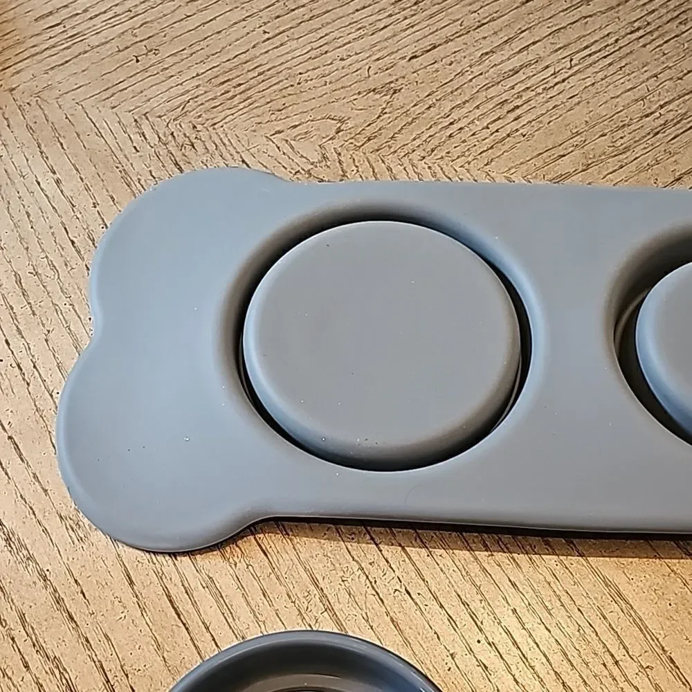 Silicone slow feeder mat and bowl for dogs